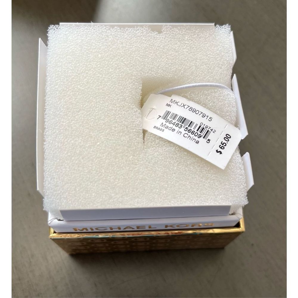 Michael Kors Ring Size 5 New in Box - Picture 5 of 5